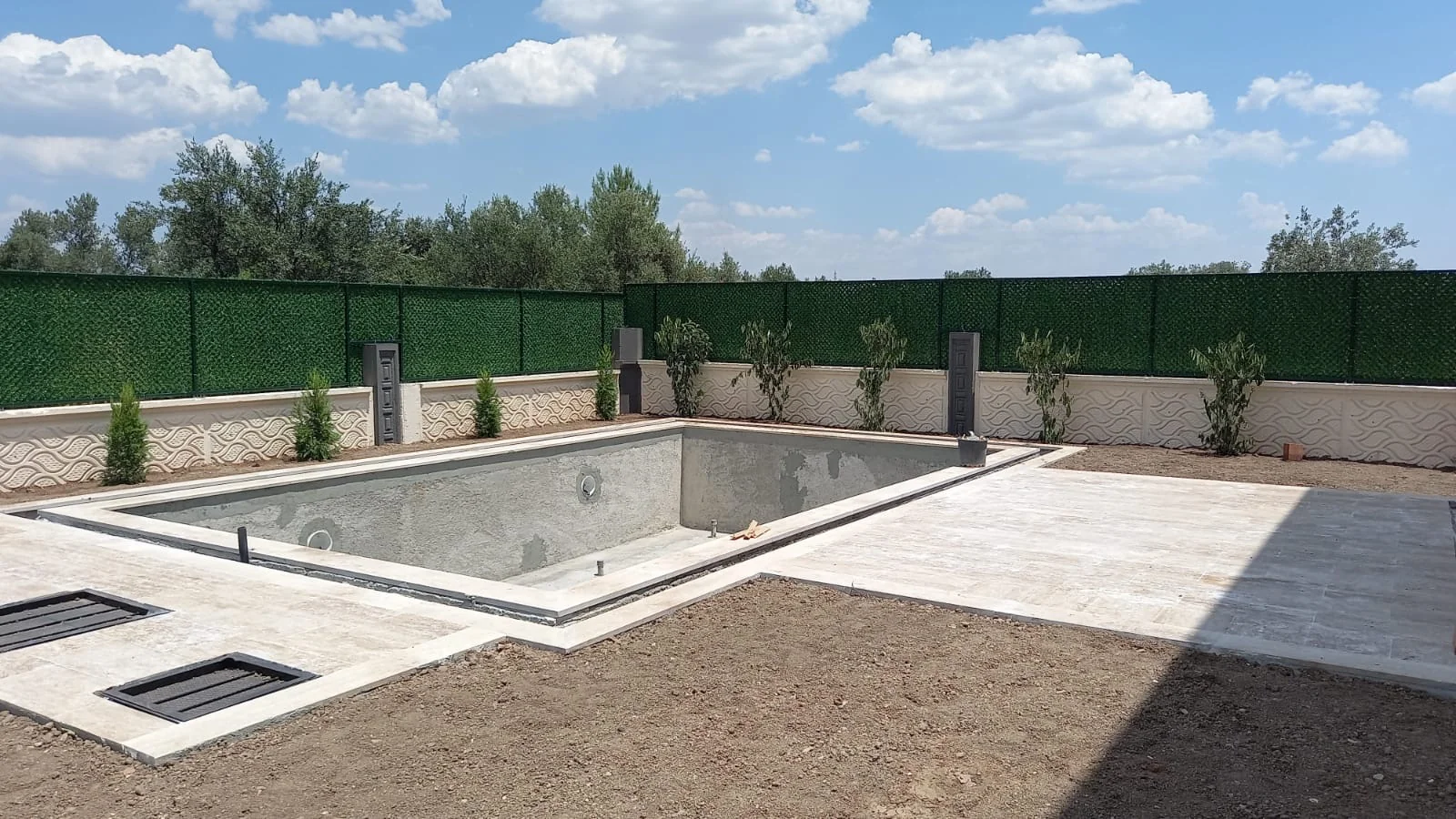 Antalya Çim Çit İşi Uygulaması - Doğal Peyzaj Çit Sistemi