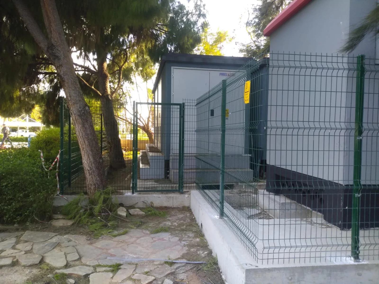 Antalya Jeneratör Çiti Projesi - Modern Çit Sistemi